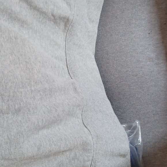 New Tommy Hilfiger sweatshirt - Picture 4 of 5